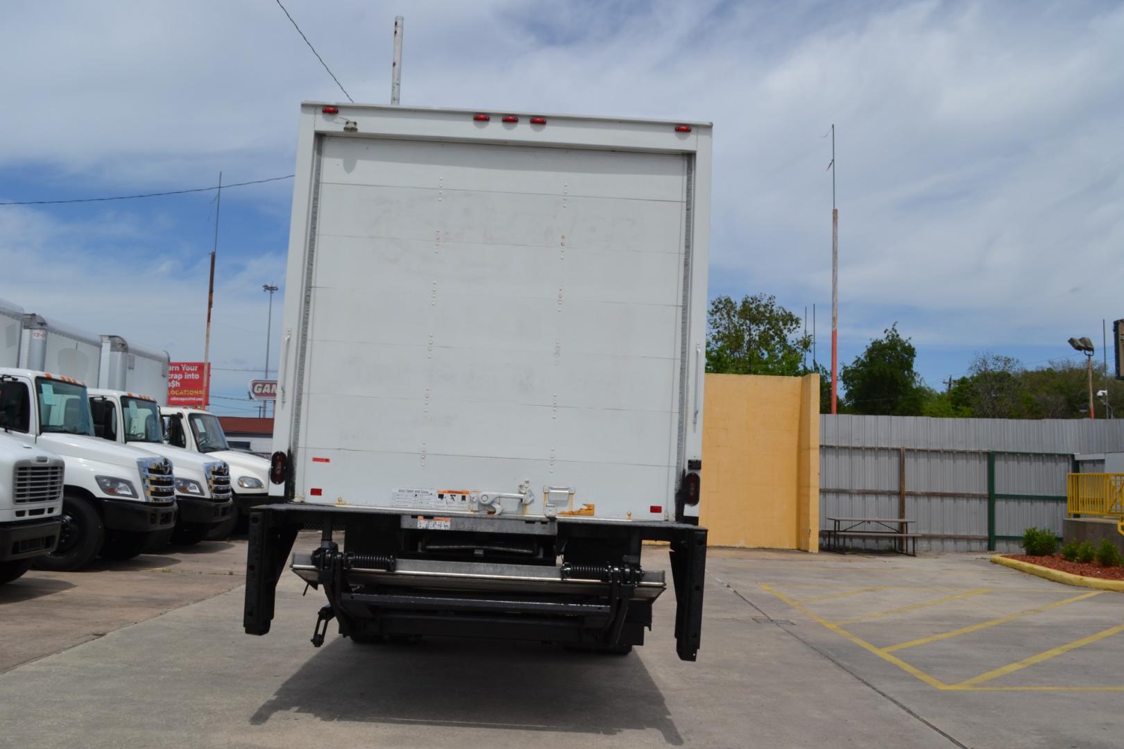 2016 WHITE /BLACK INTERNATIONAL 4300 with an CUMMINS ISB 6.7L 240HP engine, ALLISON 2500RDS AUTOMATIC transmission, located at 9172 North Fwy, Houston, TX, 77037, (713) 910-6868, 29.887470, -95.411903 - Photo#5